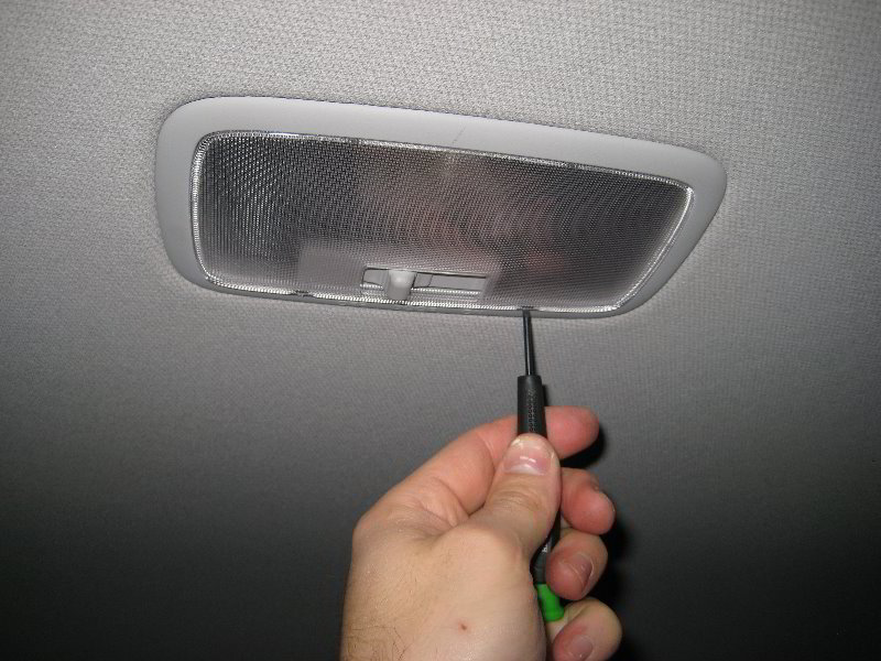 Kia-Soul-Dome-Light-Bulb-Replacement-Guide-003