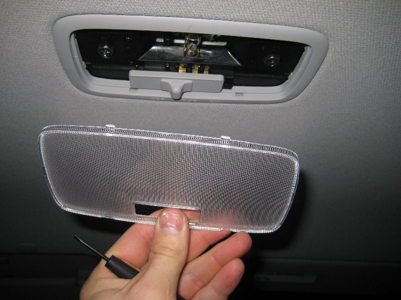 Kia-Soul-Dome-Light-Bulb-Replacement-Guide-004