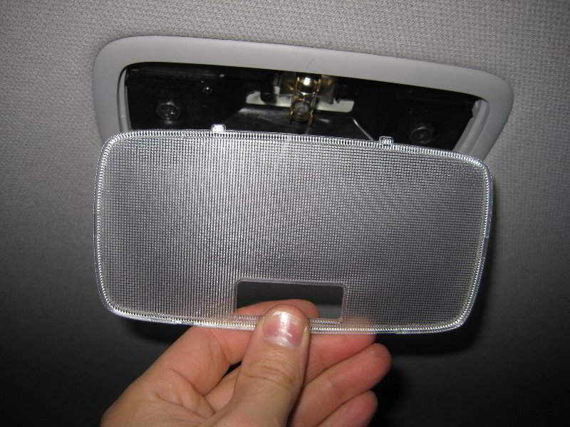 Kia-Soul-Dome-Light-Bulb-Replacement-Guide-011