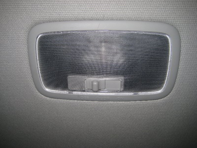 Kia-Soul-Dome-Light-Bulb-Replacement-Guide-014