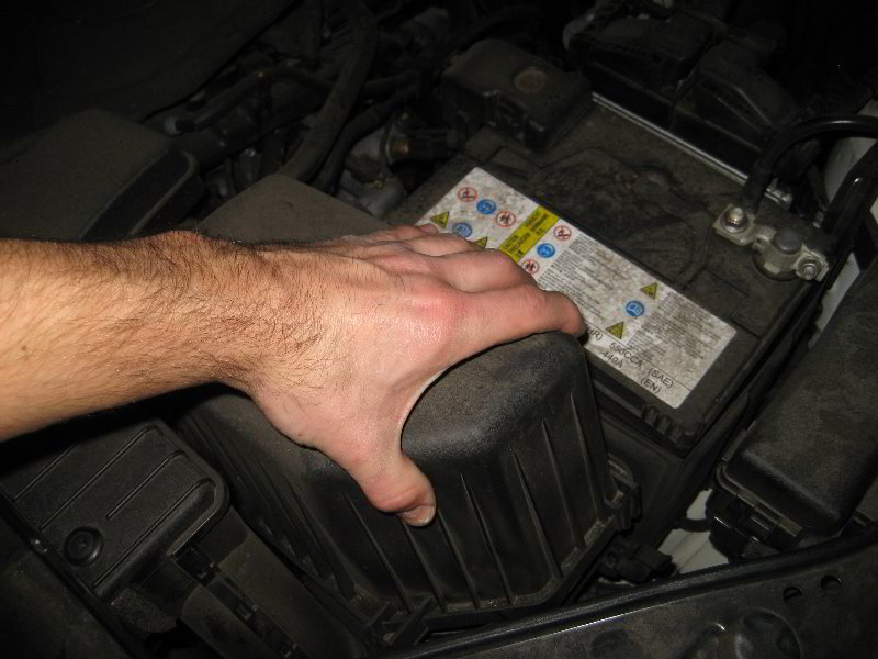 Kia-Soul-Engine-Air-Filter-Replacement-Guide-005