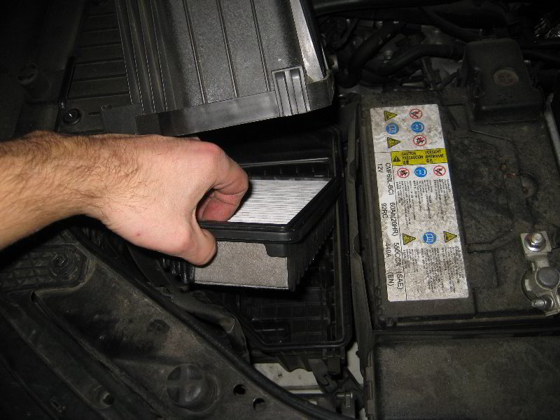 Kia-Soul-Engine-Air-Filter-Replacement-Guide-006