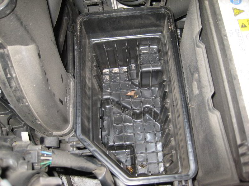 Kia-Soul-Engine-Air-Filter-Replacement-Guide-009