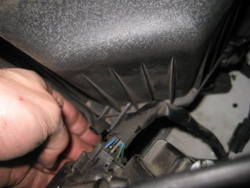 Kia-Soul-Engine-Air-Filter-Replacement-Guide-014