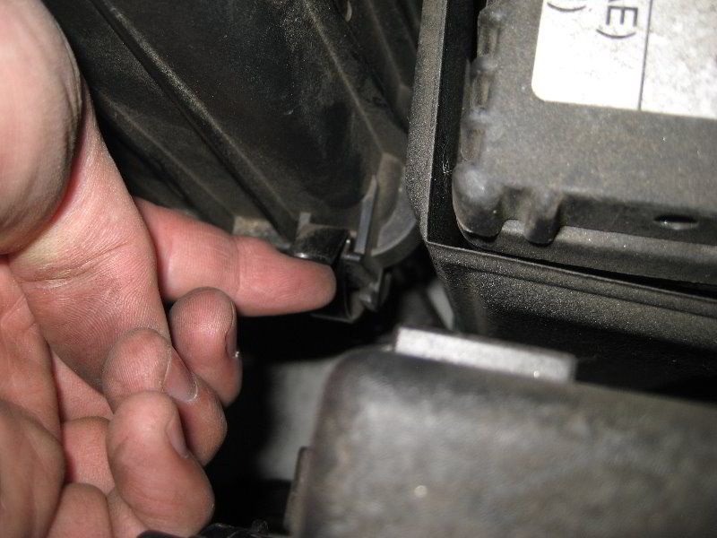 Kia-Soul-Engine-Air-Filter-Replacement-Guide-015