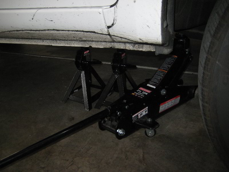 Kia-Soul-Front-Brake-Pads-Replacement-Guide-003