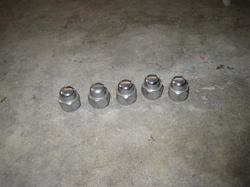 Kia-Soul-Front-Brake-Pads-Replacement-Guide-005