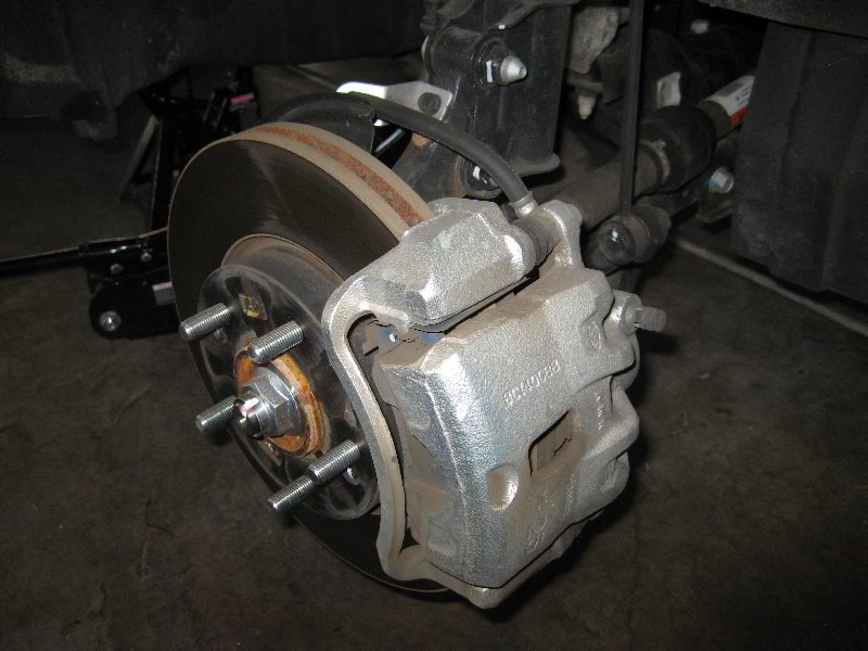 KiaSoulFrontBrakePadsReplacementGuide007