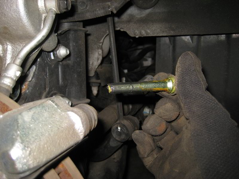 Kia-Soul-Front-Brake-Pads-Replacement-Guide-017