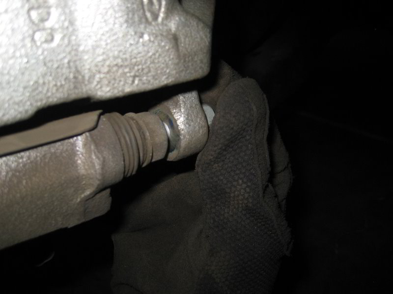 Kia-Soul-Front-Brake-Pads-Replacement-Guide-028