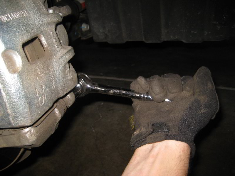 Kia-Soul-Front-Brake-Pads-Replacement-Guide-030