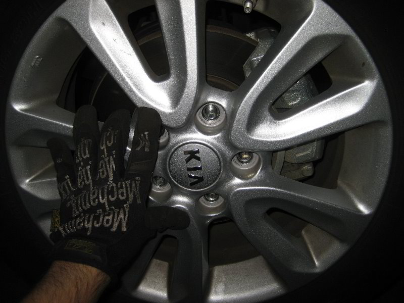 KiaSoulFrontBrakePadsReplacementGuide032