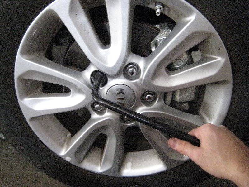 KiaSoulFrontBrakePadsReplacementGuide034