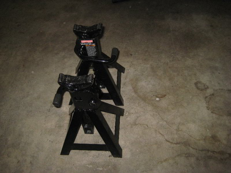 Kia-Soul-Front-Brake-Pads-Replacement-Guide-035