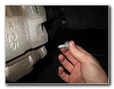 Kia-Soul-Front-Brake-Pads-Replacement-Guide-010