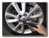 Kia-Soul-Front-Brake-Pads-Replacement-Guide-034