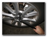 Kia-Soul-Front-Brake-Pads-Replacement-Guide-036