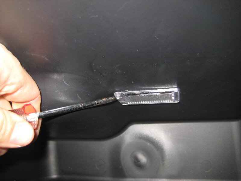 Kia-Soul-Glove-Box-Light-Bulb-Replacement-Guide-004