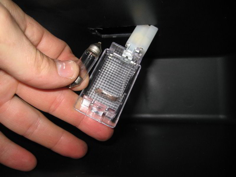Kia-Soul-Glove-Box-Light-Bulb-Replacement-Guide-007