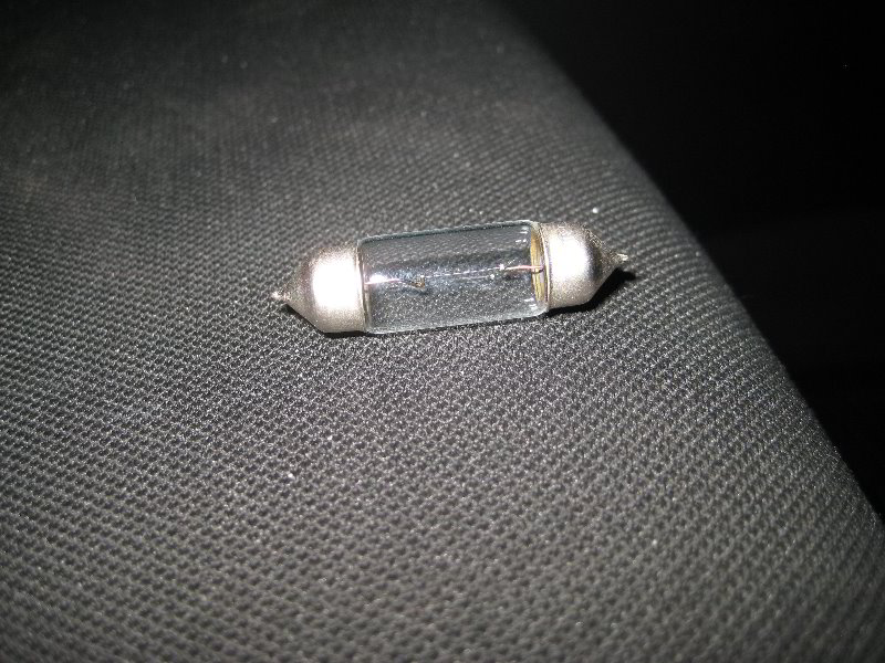 Kia-Soul-Glove-Box-Light-Bulb-Replacement-Guide-008