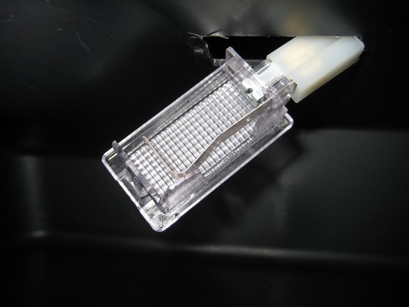 Kia-Soul-Glove-Box-Light-Bulb-Replacement-Guide-009