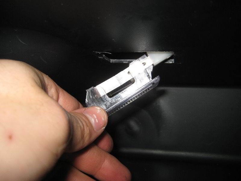 Kia-Soul-Glove-Box-Light-Bulb-Replacement-Guide-011