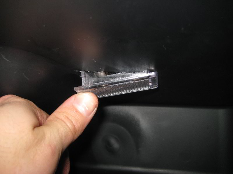 Kia-Soul-Glove-Box-Light-Bulb-Replacement-Guide-012