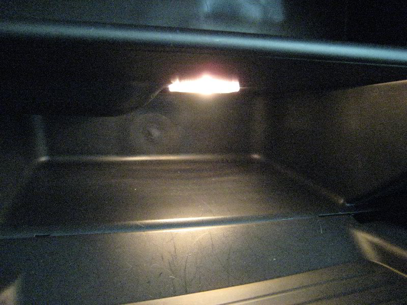 Kia-Soul-Glove-Box-Light-Bulb-Replacement-Guide-015