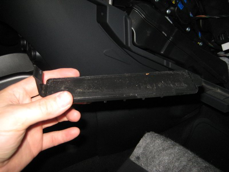 Kia-Soul-HVAC-Cabin-Air-Filter-Replacement-Guide-020