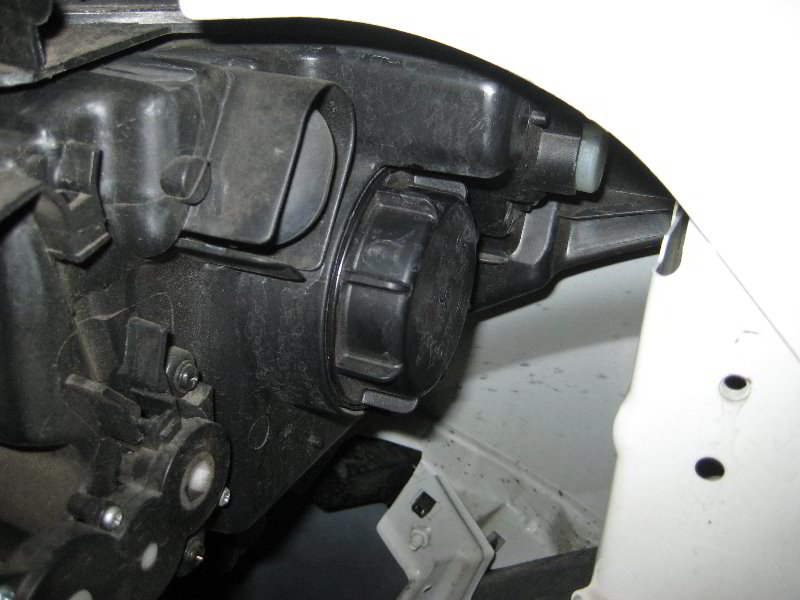 Kia-Soul-Headlight-Bulbs-Replacement-Guide-004