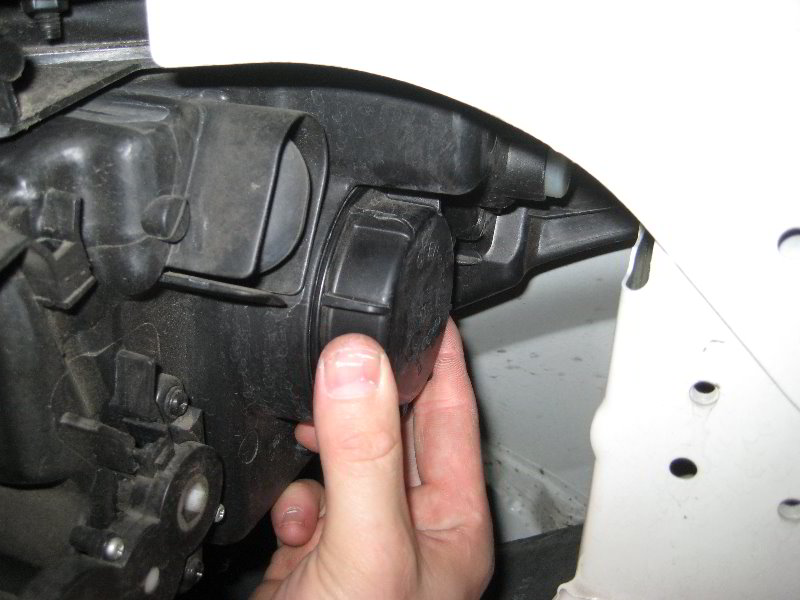 Kia-Soul-Headlight-Bulbs-Replacement-Guide-005