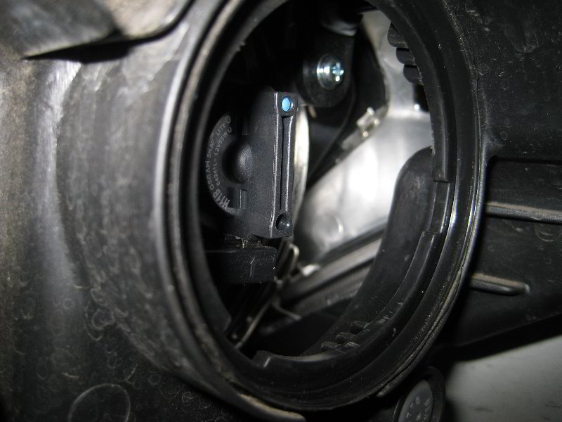 Kia-Soul-Headlight-Bulbs-Replacement-Guide-013