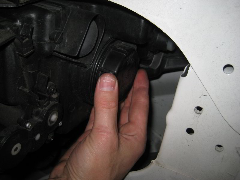 Kia-Soul-Headlight-Bulbs-Replacement-Guide-014