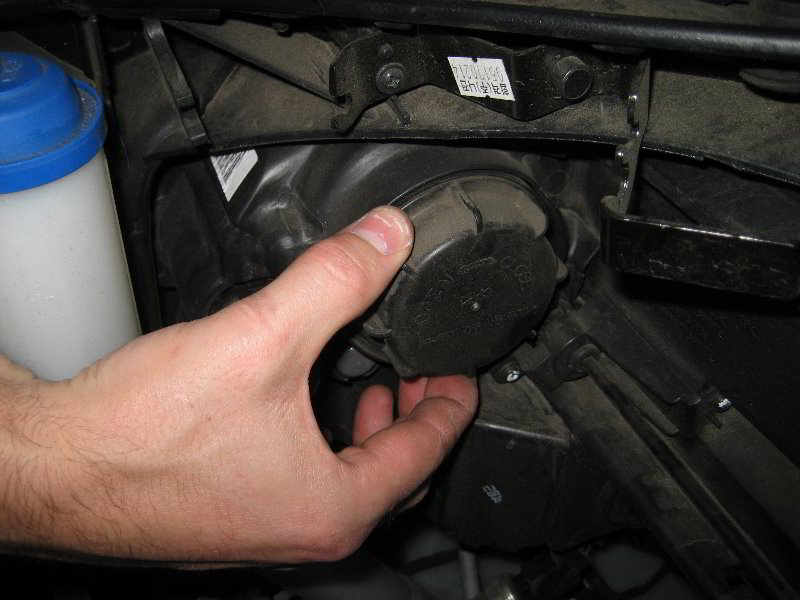 Kia-Soul-Headlight-Bulbs-Replacement-Guide-016