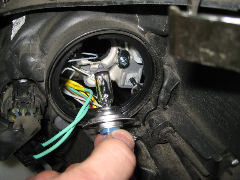 Kia-Soul-Headlight-Bulbs-Replacement-Guide-023
