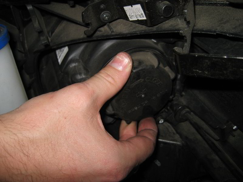 Kia-Soul-Headlight-Bulbs-Replacement-Guide-029