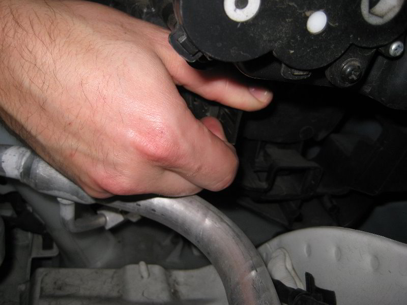 Kia-Soul-Headlight-Bulbs-Replacement-Guide-032