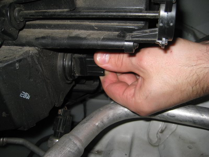 Kia-Soul-Headlight-Bulbs-Replacement-Guide-035