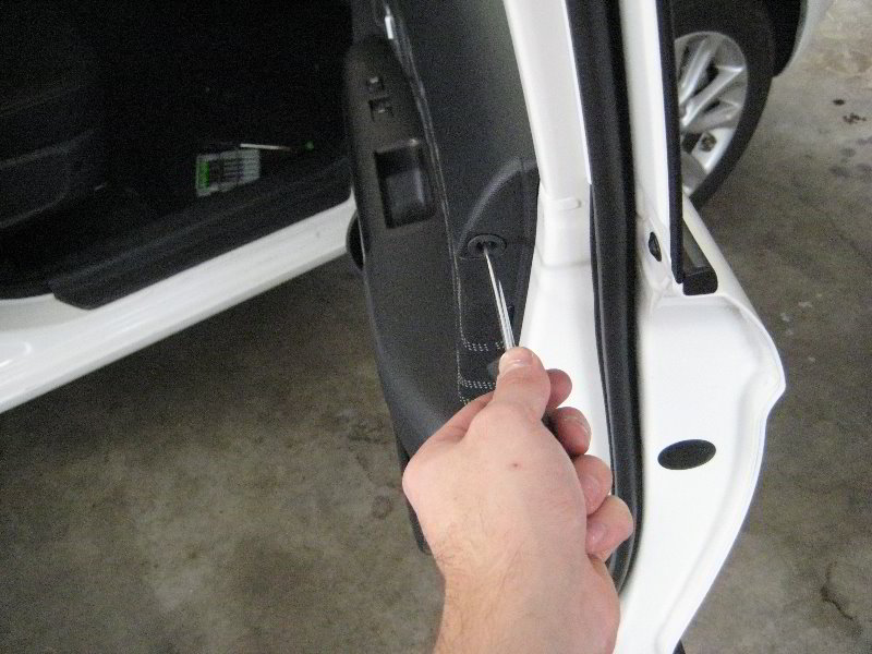 Kia-Soul-Interior-Door-Panel-Removal-Guide-016