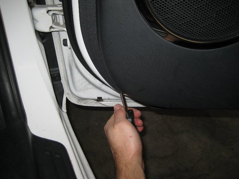 Kia-Soul-Interior-Door-Panel-Removal-Guide-021