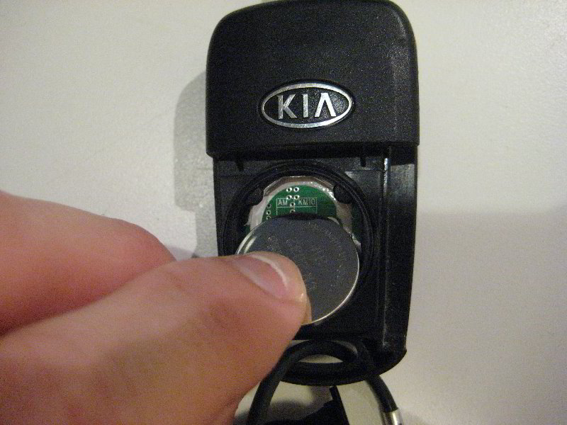 KiaSoulKeyFobBatteryReplacementGuide010