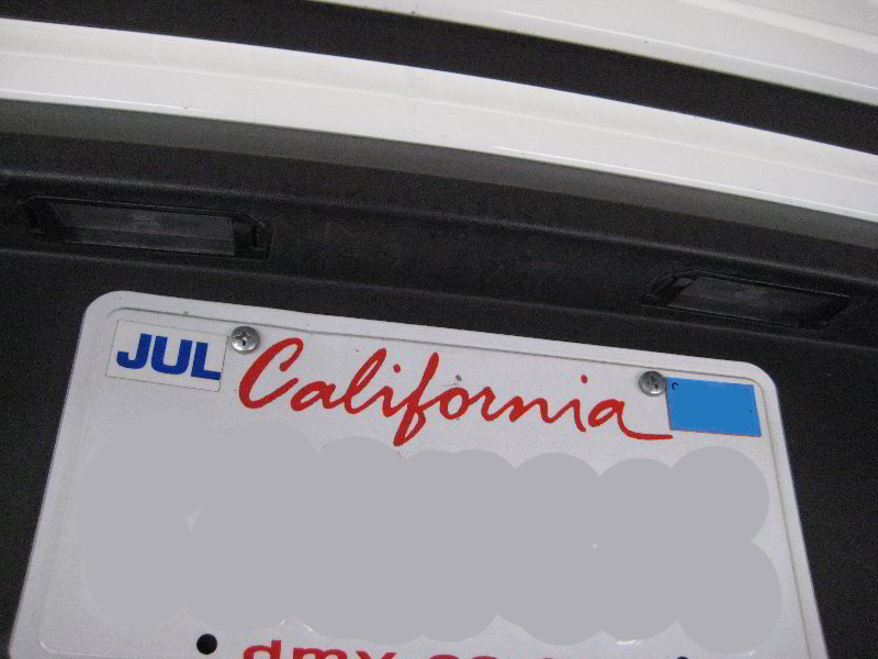 Kia-Soul-License-Plate-Light-Bulbs-Replacement-Guide-001