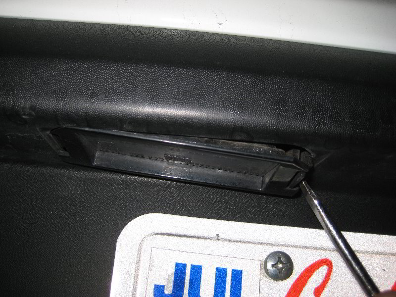 Kia-Soul-License-Plate-Light-Bulbs-Replacement-Guide-004