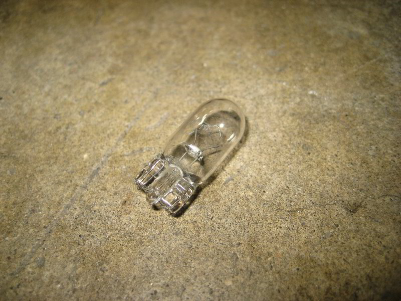 Kia-Soul-License-Plate-Light-Bulbs-Replacement-Guide-009