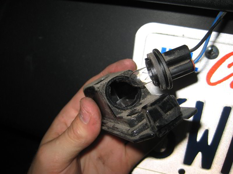 Kia-Soul-License-Plate-Light-Bulbs-Replacement-Guide-011