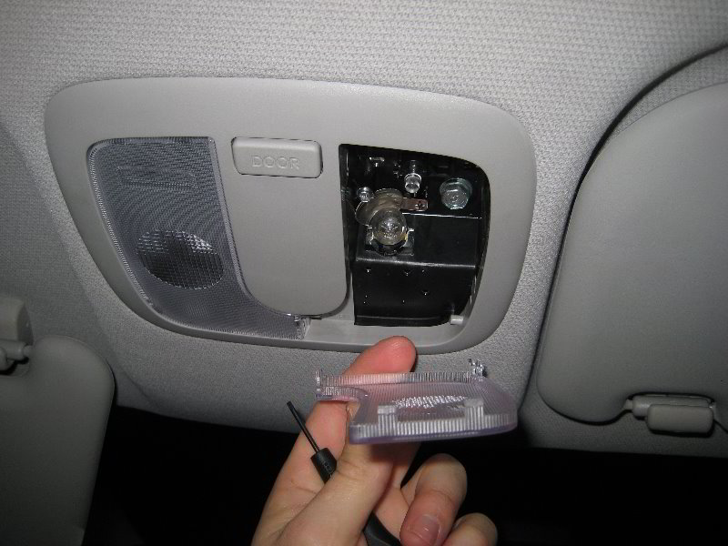 Kia-Soul-Map-Light-Bulbs-Replacement-Guide-003