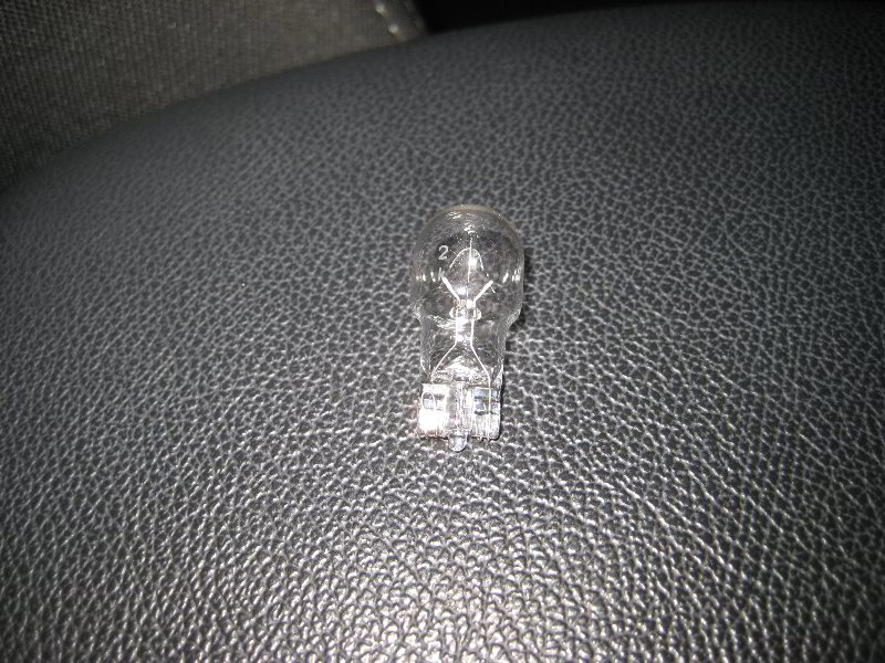 Kia-Soul-Map-Light-Bulbs-Replacement-Guide-006