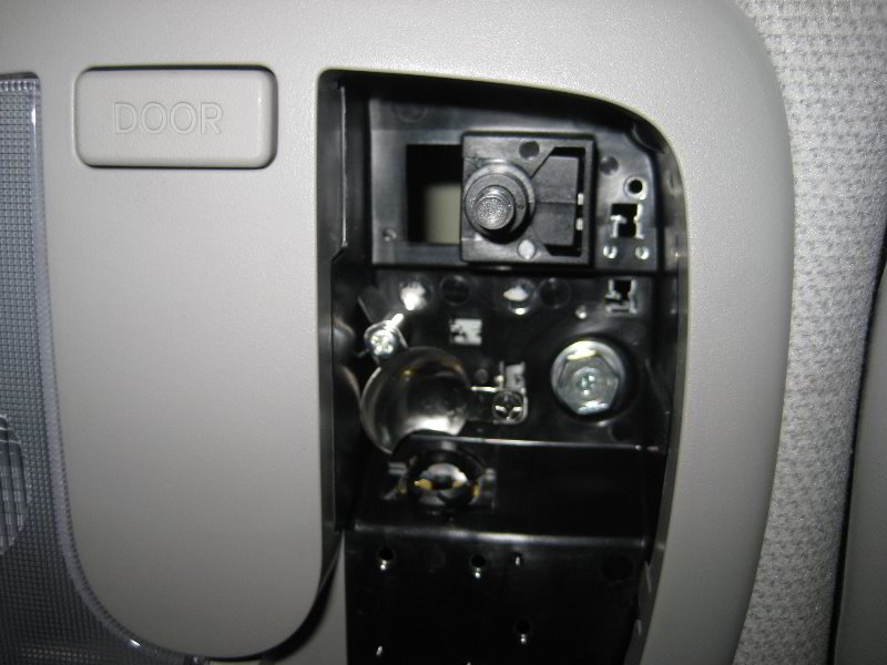 Kia-Soul-Map-Light-Bulbs-Replacement-Guide-007