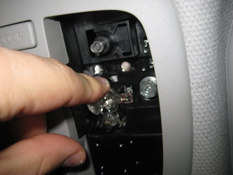 Kia-Soul-Map-Light-Bulbs-Replacement-Guide-008