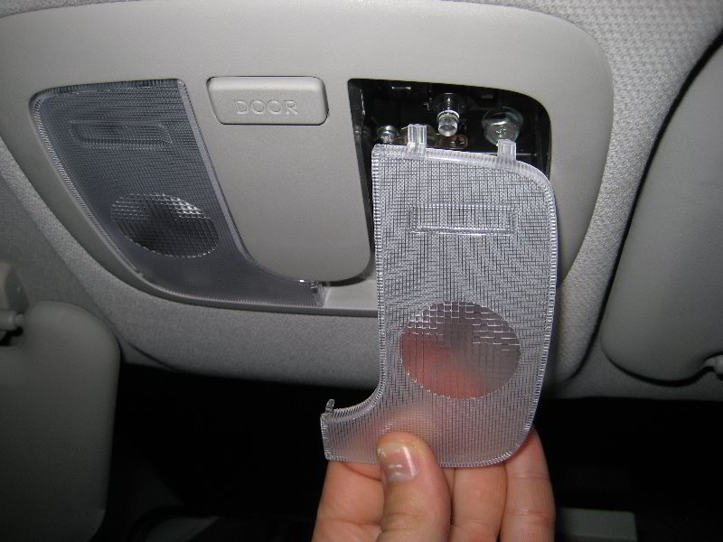 Kia-Soul-Map-Light-Bulbs-Replacement-Guide-010